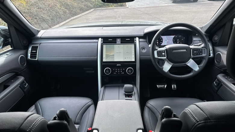 Land Rover Discovery 3.0 D300 Dynamic SE 5dr Auto Diesel Station Wagon